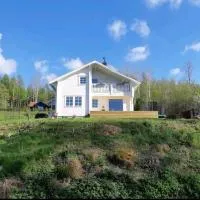 Romantic Lakeview Guesthouse in Swedish Nature，位于Finnerödja的酒店
