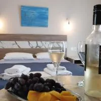 La MER Rooms Peraia，位于佩雷亚的酒店
