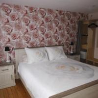 Logies 't Eenvoud (rooms)，位于克诺克－海斯特Heist的酒店