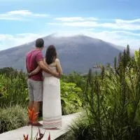 Colinas del Miravalles Hotel & Hot Springs，位于Guayabos的酒店