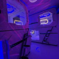 BMAX SPACEPODS sleep in space - 4mins from Mactan Airport，位于Pusok麦克坦－宿务国际机场 - CEB附近的酒店