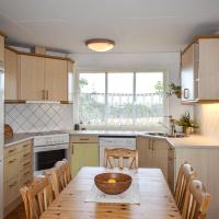 Beautiful Home In Klgerup With House A Panoramic View，位于Klågerup马尔默机场 - MMX附近的酒店