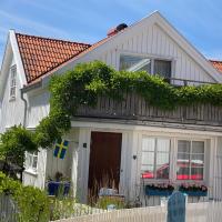 Bekvämt boende mitt i gamla genuina Skärhamn，位于谢尔港的酒店