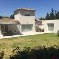 Chambre d hôtes Cabries Calas 5 min gare TGV Aix Pôle d activités d Aix en Provence et Arena，位于卡布列斯的酒店