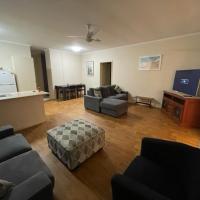 Four bedroom House on Masters South Hedland，位于南黑德兰黑德兰港国际机场 - PHE附近的酒店