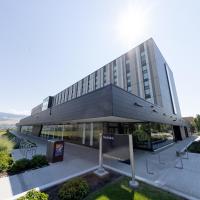 哥伦比亚大学奥肯那根校园酒店，位于基洛纳基隆拿国际机场 - YLW附近的酒店