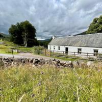 Riverside Cottage, Bridge of Balgie, Glenlyon, Perthshire，位于Bridge of Balgie的酒店