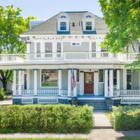 Historic Manor with 8 BDRMS 9 BATHS & 3 Kitchens