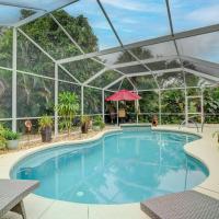 Pet Friendly Pool Home in River Reach of Naples FL，位于那不勒斯Naples Municipal - APF附近的酒店