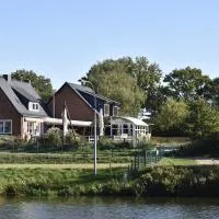 Pension zur Schleuse GARNI am Elbe Lübeck - Kanal in Witzeeze,位于Witzeeze的酒店