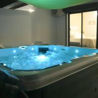 Lodge Palmeraie & son Jacuzzi exclusif，位于Matoury卡宴-罗尚博国际机场 - CAY附近的酒店