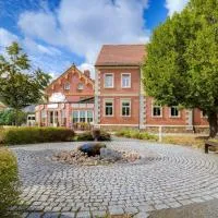 Hotel Zur Linde，位于Zschepplin的酒店