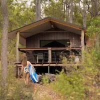 Lake Brockman Tourist Park - Glamping Tent,位于Cookernup的酒店