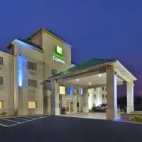 Holiday Inn Express Irwin PA TPK Exit 67 by IHG，位于Irwin的酒店