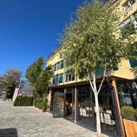 Hotel Yal Restaurant，位于泰托沃的酒店