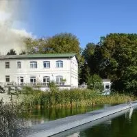 Hotel & Restaurant Haus am See，位于Löcknitz的酒店