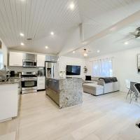 Pristine 1BD/1BA Bungalow + Hot Tub - Ocean Park，位于洛杉矶Santa Monica Municipal Airport - SMO附近的酒店