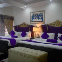 Premier Inn Grand Gulberg Lahore，位于拉合尔Gulberg的酒店