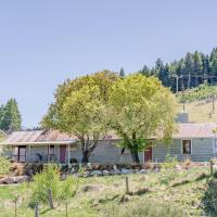 Mount Cook Station Shearers Quarters Lodge，位于特卡波湖库克山机场 - MON附近的酒店