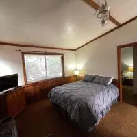 Adventures Vacation Rentals，位于熔岩温泉村的酒店