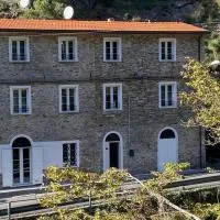 Gronda Via Vandelli Locazioni Turistiche - Private Tourist Rentals，位于马萨的酒店