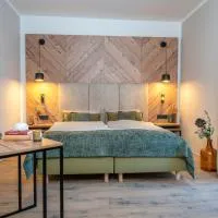 Feinheit Hotel & Restaurant, Tor zu Hunsrück und Mittelrhein! Mit Sauna Hot Tub und Gartensuite,位于哈尔森巴赫的酒店