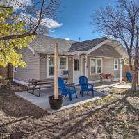 Charming Cheyenne Home about 1 Mi to Downtown!，位于夏延夏延机场 - CYS附近的酒店