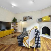 Carlton Dream: Leafy 2bed 2bath Lygon Str Townhouse，位于墨尔本Lygon Street的酒店