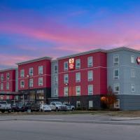 Best Western Plus Airport Inn & Suites，位于萨斯卡通迪芬贝克机场 - YXE附近的酒店