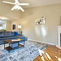 The Home Place & Prime Location Near I-20,位于Martinez的酒店