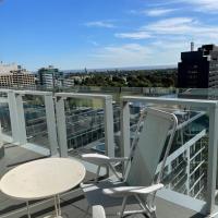 The Fawkner Apartment Bay-view pool/Gym Free Parking，位于墨尔本圣科达路的酒店