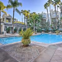 Serene Irvine Retreat with Heated Pool Access!，位于尔湾约翰·韦恩机场 - SNA附近的酒店