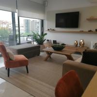 The Lop Athens Holidays Luxury Suites，位于雅典帕拉约法利罗的酒店