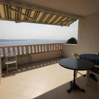 Apartment in Brela with sea view, terrace, air conditioning, WiFi 75-8，位于布雷拉的酒店