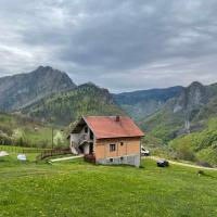 Family owned self sufficient ECO farm TARA，位于普列夫利亚的酒店