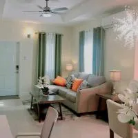 Paradise Oasis - Solar Powered with Starlink WiFi and Pools,位于卢西的酒店