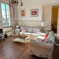 Große Ferienwohnung am Canal du MIDI mit Dachterrrasse，位于翁普的酒店