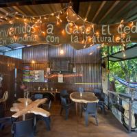 Hostal Café El Cedro，位于Berlín的酒店