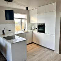 Elegant apartment in Keflavík，位于凯夫拉维克雷克雅未克凯夫拉维克机场 - KEF附近的酒店