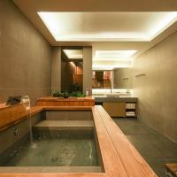 Luxury hanok with private bathtub - SN09，位于首尔Bukchon Hanok Village的酒店