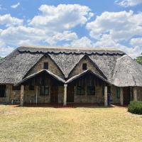 Lovely house on 4 hectares in John Galt Village - 2011，位于Nyanga的酒店