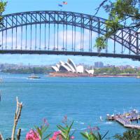 Spectacular Views of Sydney Harbour with Free Parking，位于悉尼麦克马洪点的酒店