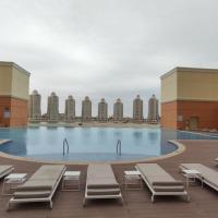 Luxury Sea View Apartment with Amazing Amenities at Pearl Qatar，位于多哈珍珠区的酒店