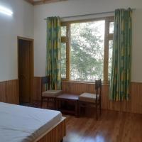 Gazing Moon Homestay，位于Shamshi库鲁-马纳里机场 - KUU附近的酒店