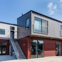The Web Suites，位于星期五港星期五港机场 - FRD附近的酒店