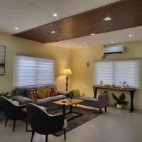 Luxury 3BR Villa w Plunge Pool near SM Batangas City- Instagram-Worthy!，位于八打雁的酒店