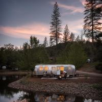 AutoCamp Yosemite，位于米德派恩斯的酒店