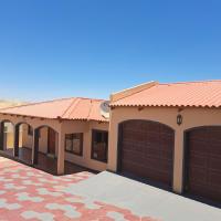 JJP SELF CATERING - Three bedroom house，位于吕德里茨Luderitz Airport - LUD附近的酒店