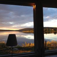 Lakeside cottage in Lapland with great view，位于SkauloGällivare Lapland Airport - GEV附近的酒店