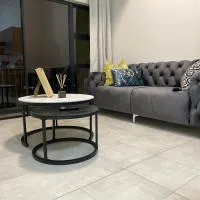 Outerspaces Sandton 1 Bedroom Pool and Gym，位于Sandown的酒店